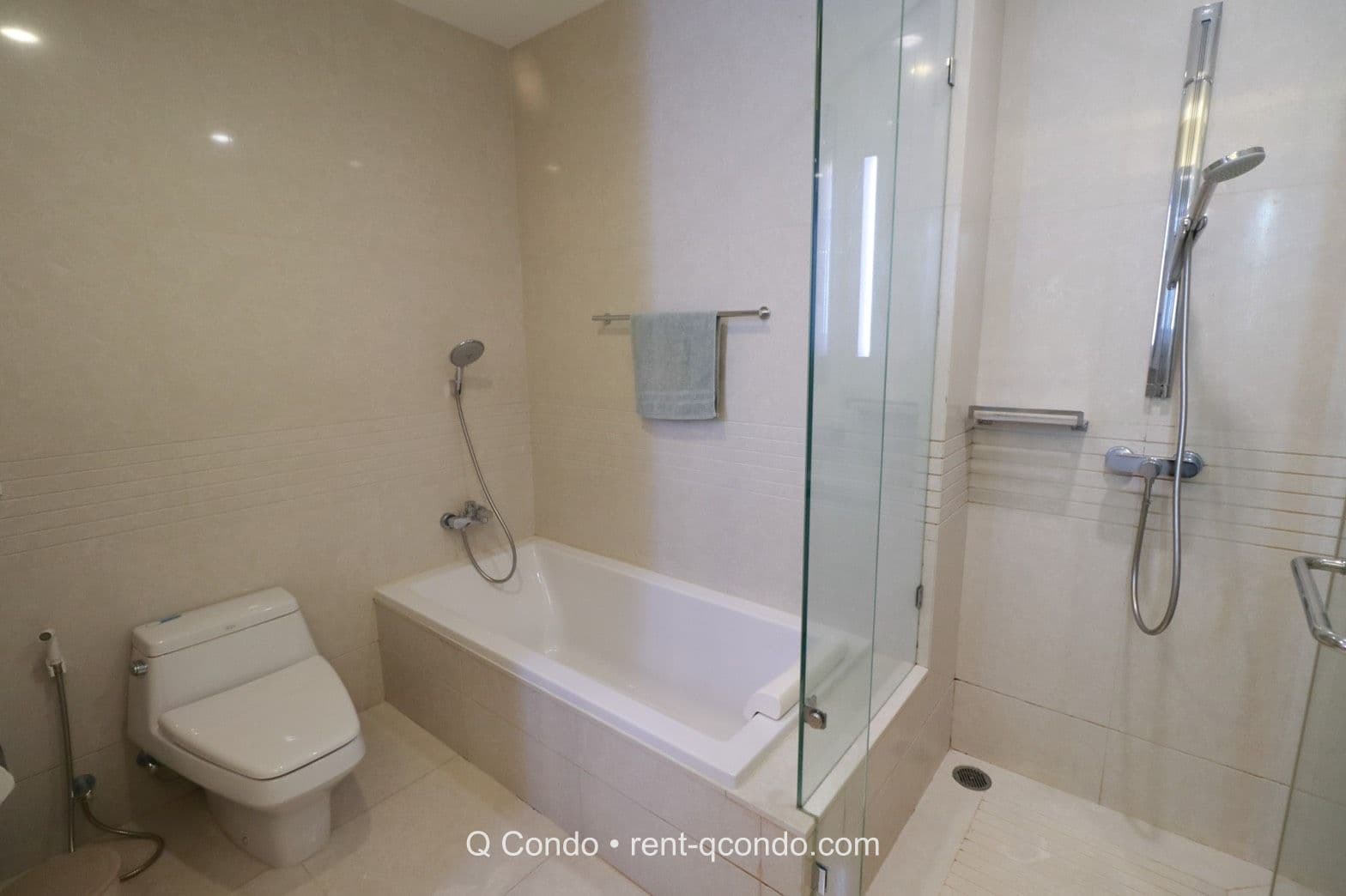 8803 – 311_bathroom.jpg