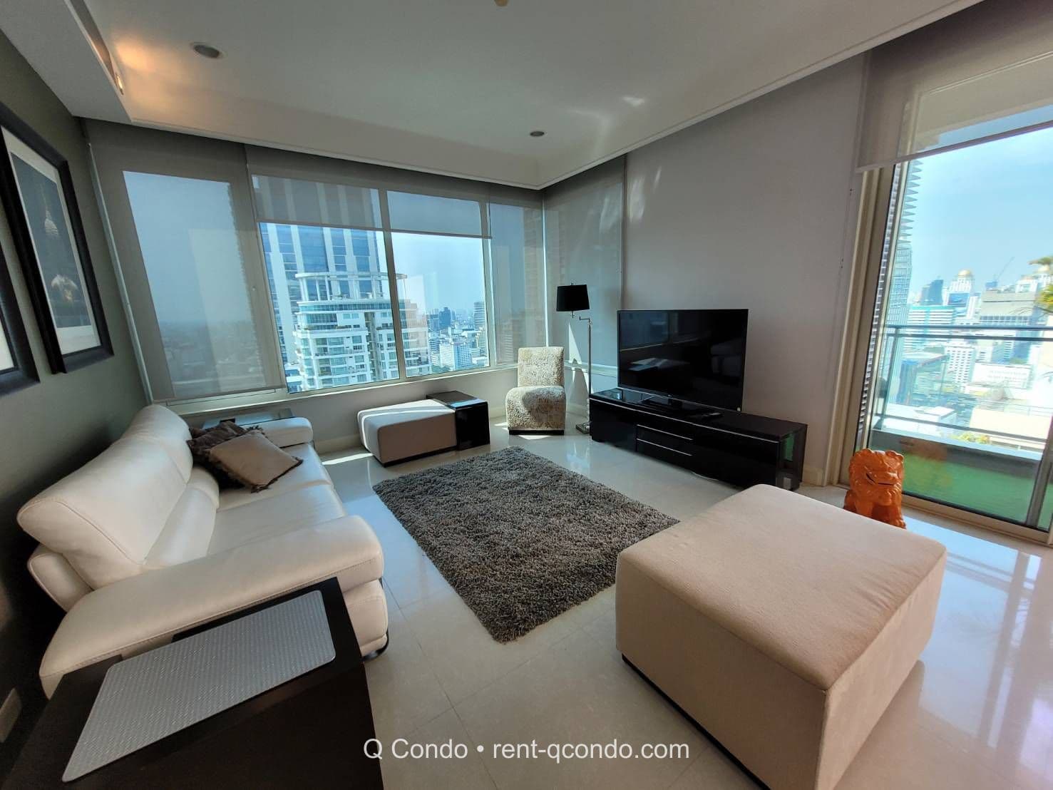 8842 – 110_living_room.jpg