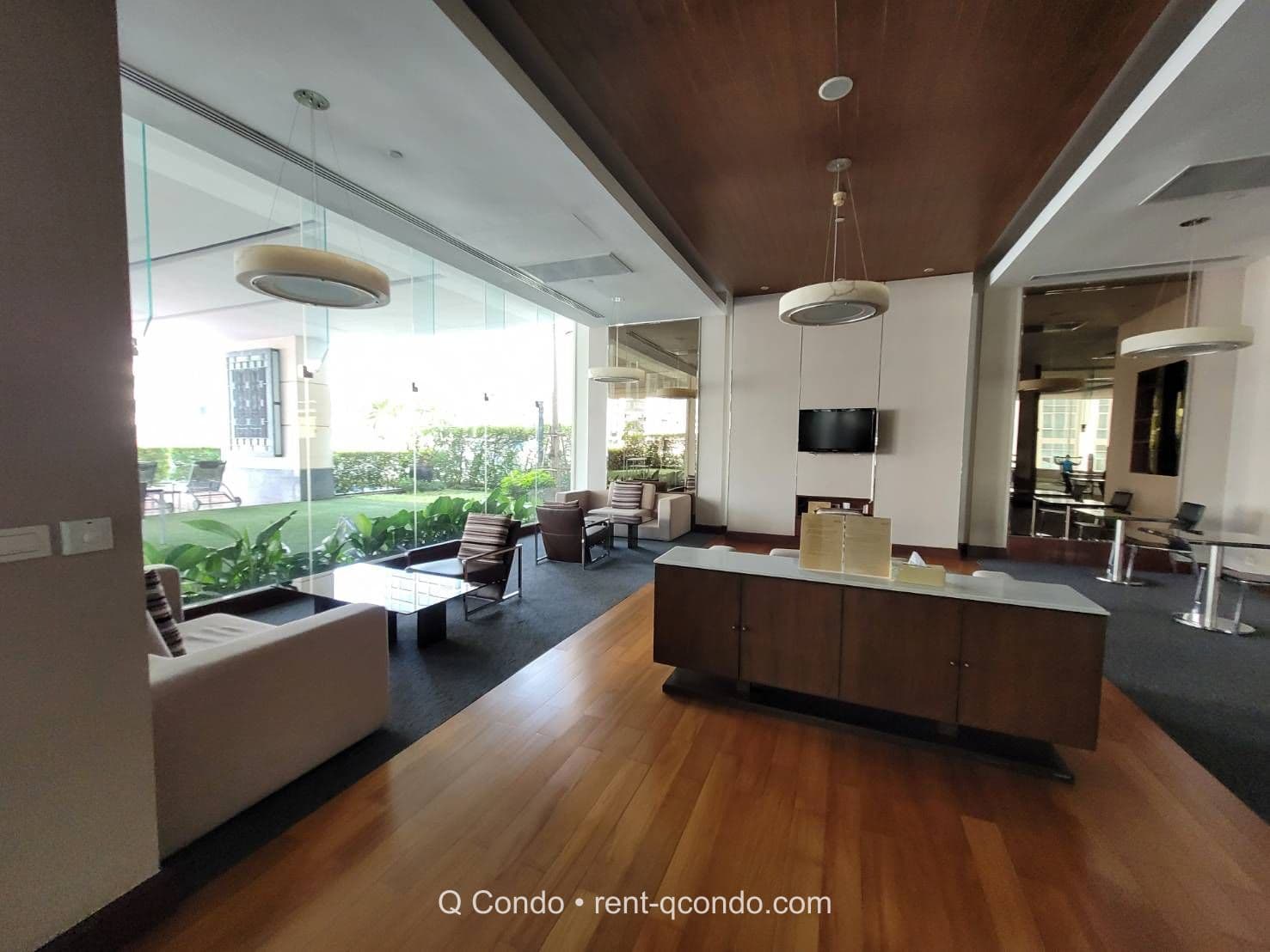 8842 – 116_living_room.jpg