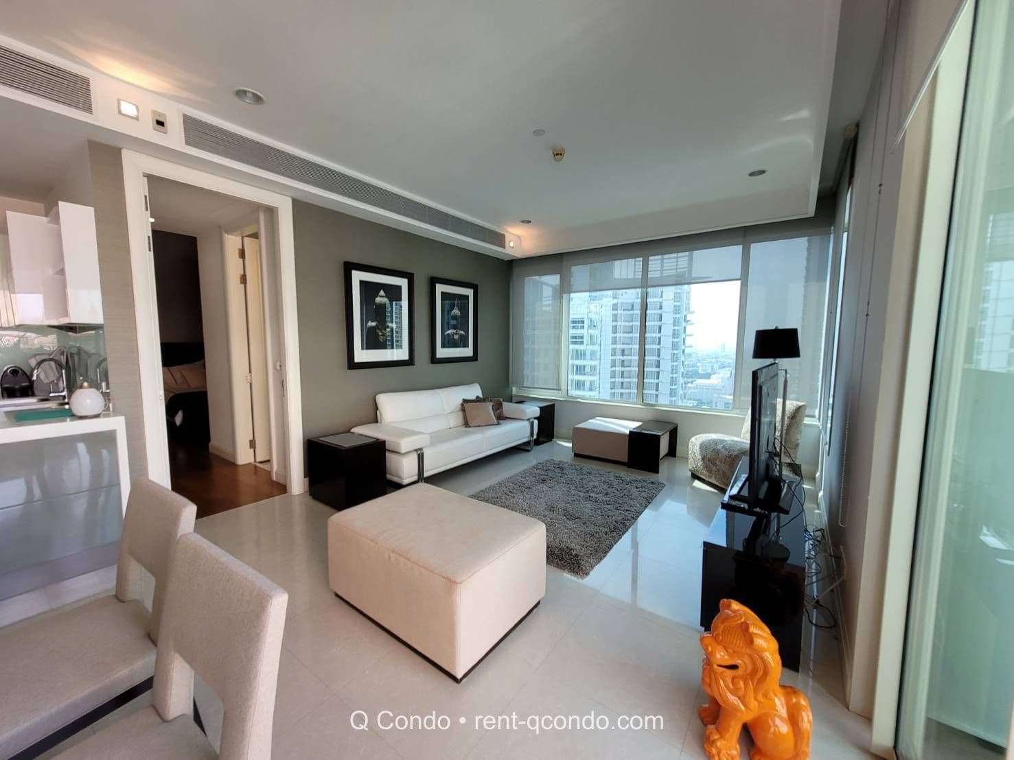 8842 – 118_living_room.jpg