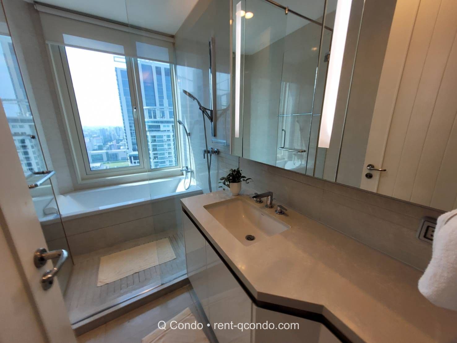 8842 – 316_bathroom.jpg
