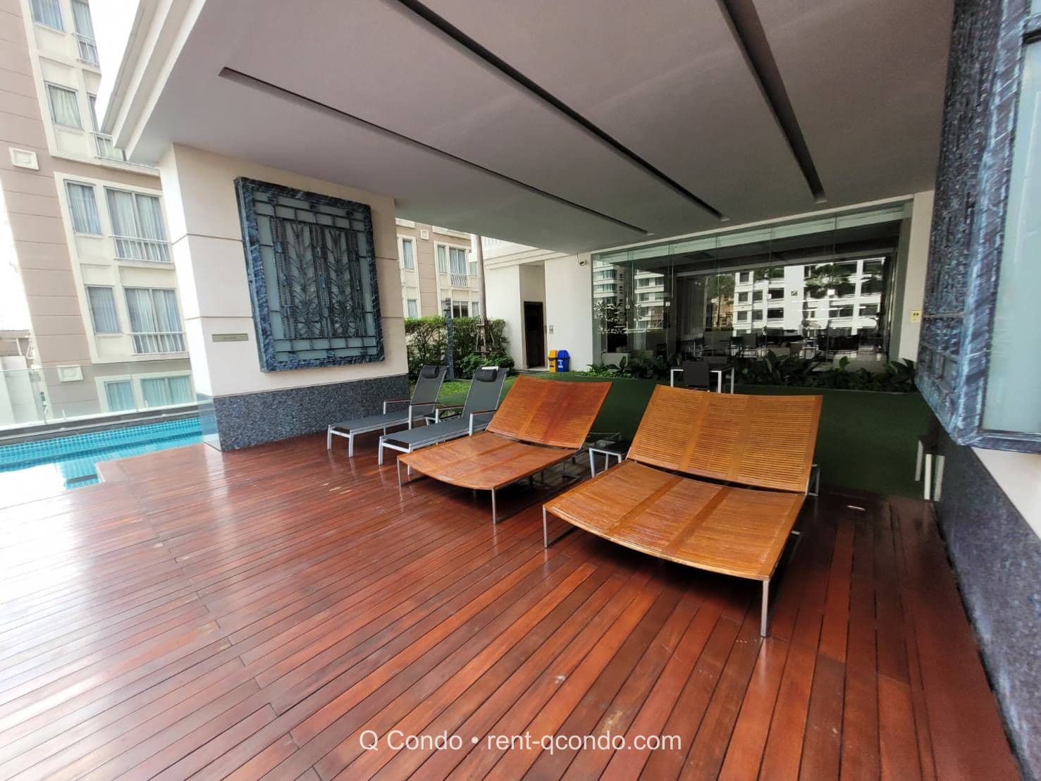 8842 – 605_terrace.jpg
